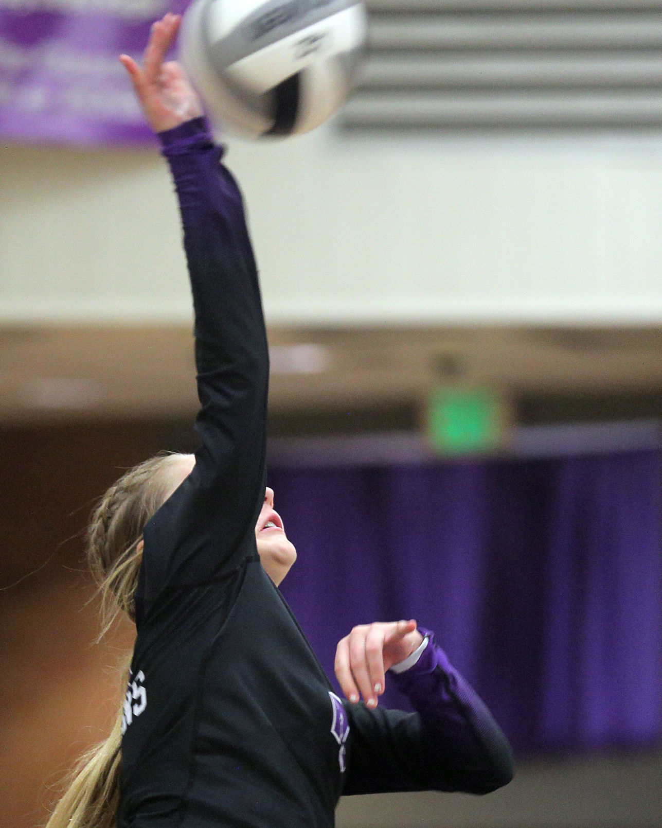 Truckee at Spring Creek Volleyball 100.jpg